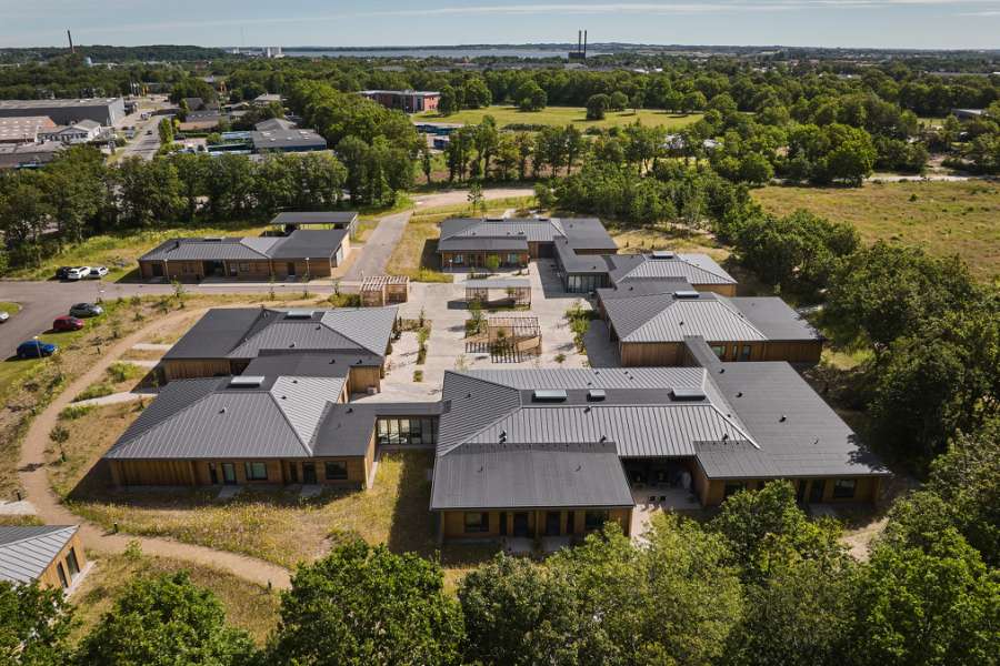 Autistenheim im Wald – „umhüllt“ von Holz und Stahlprofilen, AutismeCenter Skive, Jægervej 16, 7800 Skive